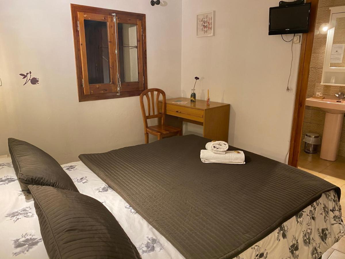 Hostal La Cuineta De Cal Triuet Gosol Exterior photo