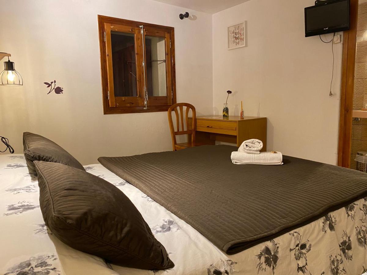 Hostal La Cuineta De Cal Triuet Gosol Exterior photo