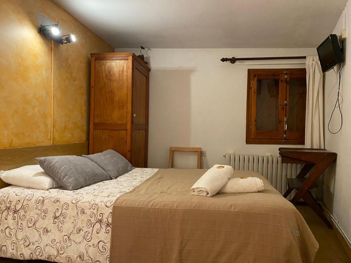 Hostal La Cuineta De Cal Triuet Gosol Exterior photo