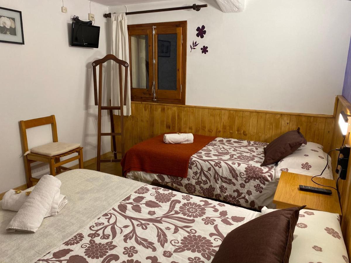 Hostal La Cuineta De Cal Triuet Gosol Exterior photo
