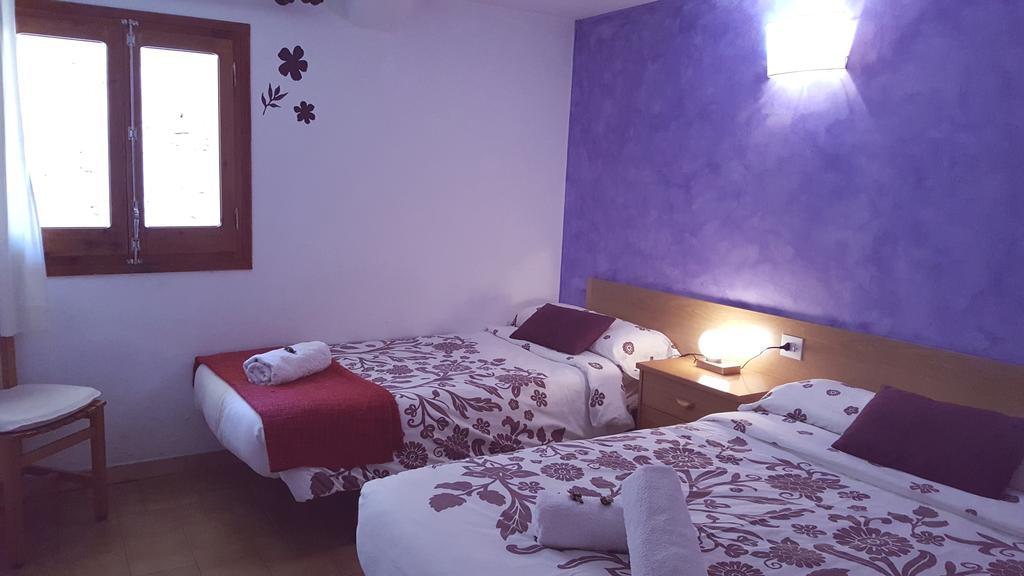 Hostal La Cuineta De Cal Triuet Gosol Exterior photo